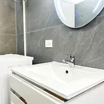 1 Bedroom 725 *