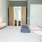 1 Bedroom 725 *