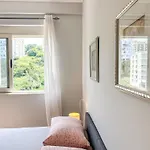 1 Bedroom 725 *