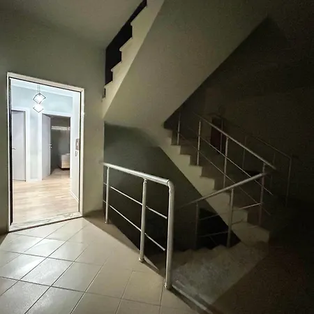 1 Bedroom 725 *