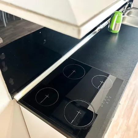 1 Bedroom 725