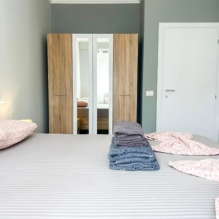 1 Bedroom 725 *