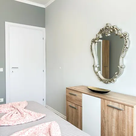 1 Bedroom 725
