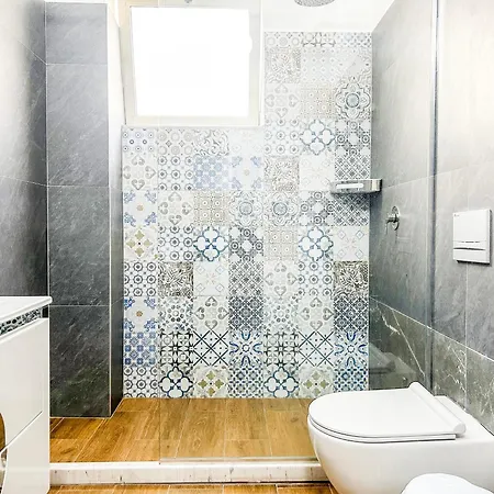 1 Bedroom 725 *