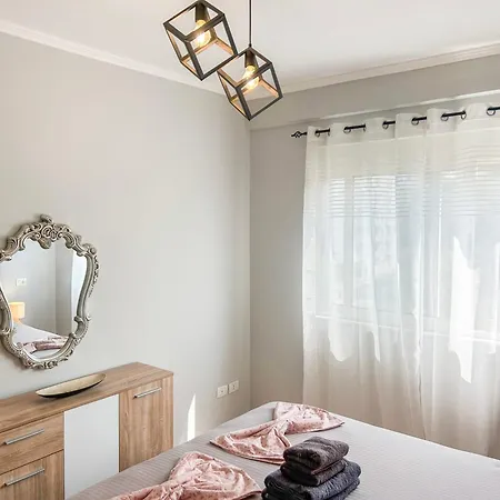 1 Bedroom 725