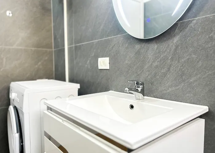 1 Bedroom 725 *