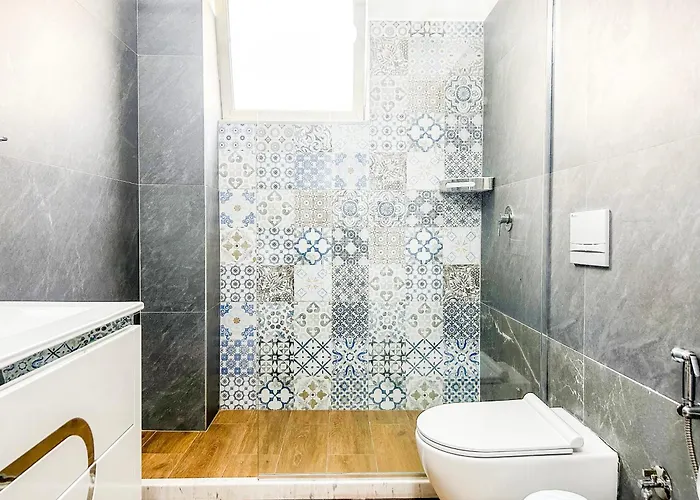 1 Bedroom 725 *