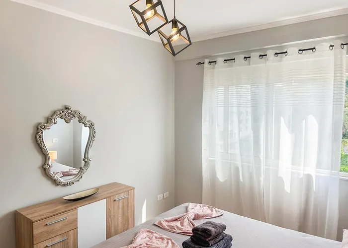 1 Bedroom 725