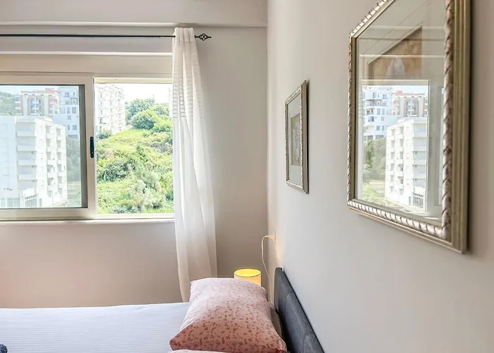 1 Bedroom 725 *
